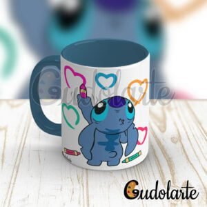 taza cerámica personalizada Stitch dibujando corazones interior y mango celestes