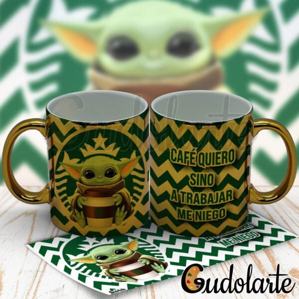 Taza personalizada Yoda espejada dorada.